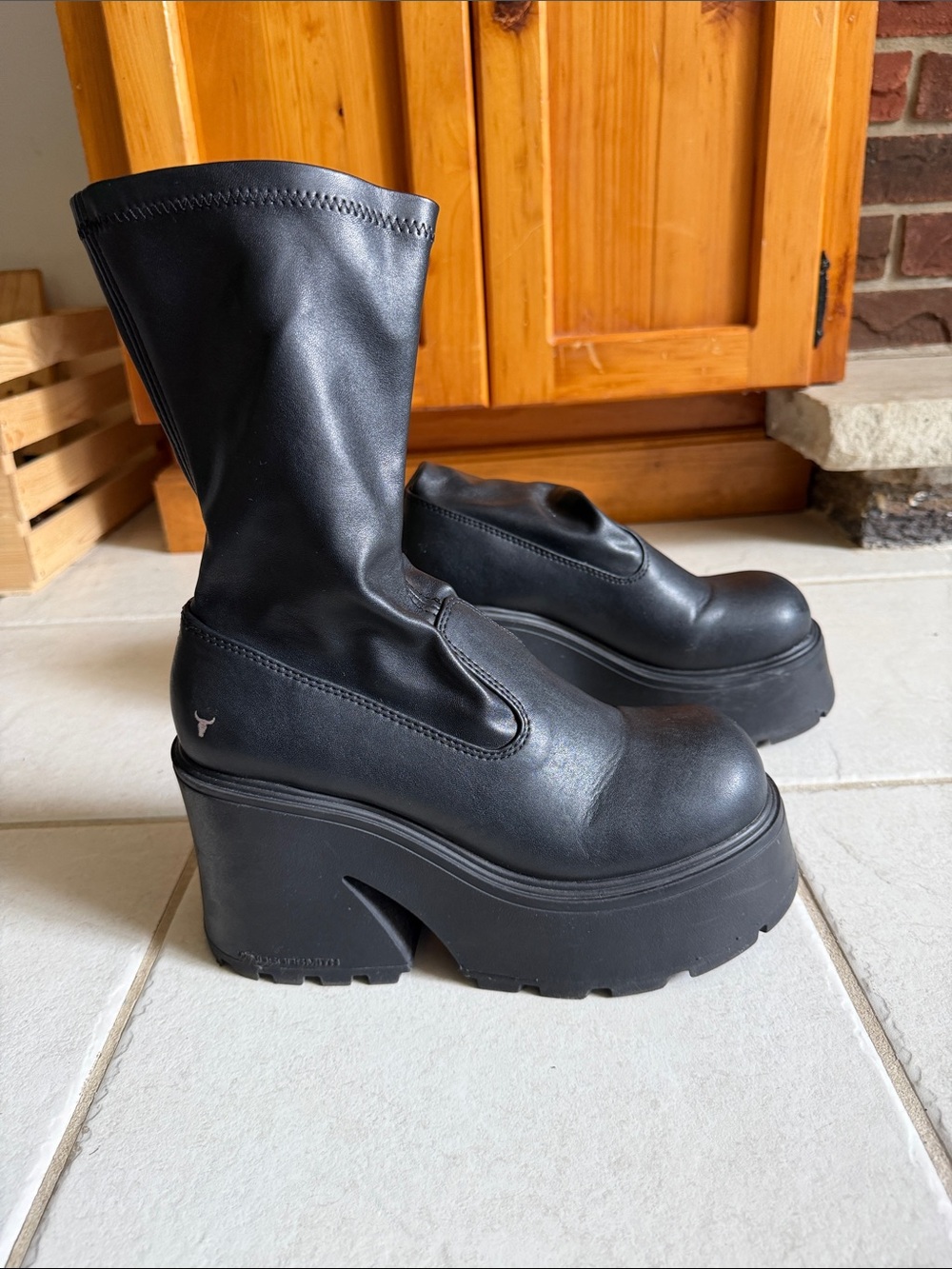 Windsor Smith Black Platform Chelsea Boots - Picture 2 of 5